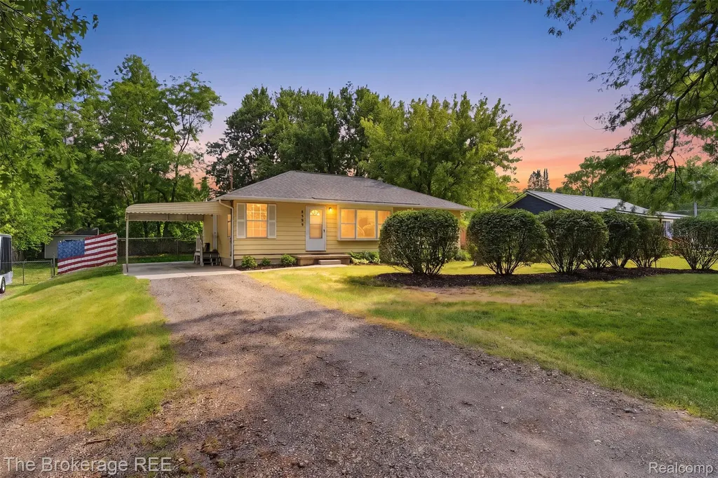 6509 Silver Lake Road Fenton Charter Township MI 48451