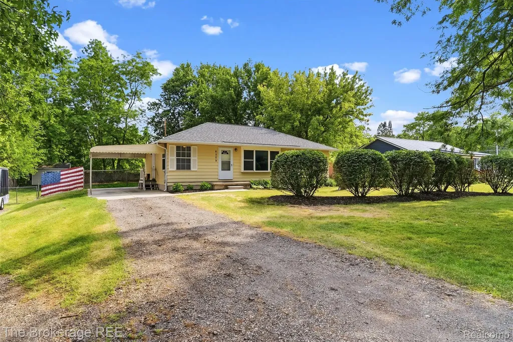 6509 Silver Lake Road Fenton Charter Township MI 48451