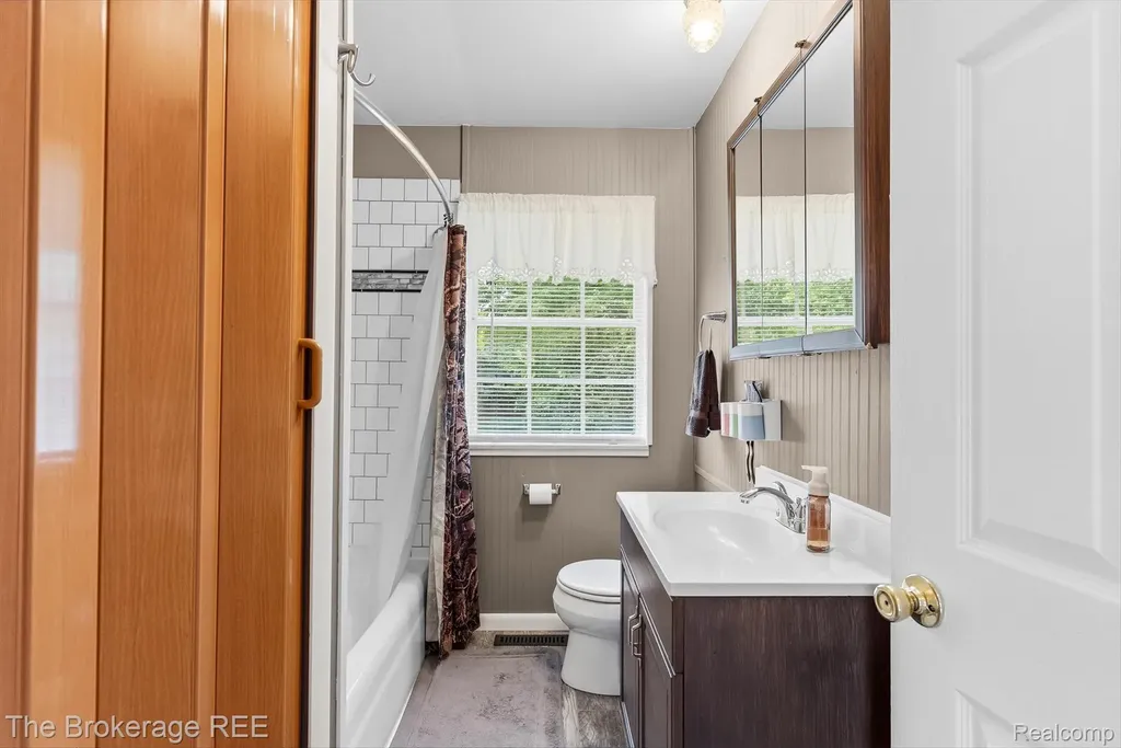 6509 Silver Lake Road Fenton Charter Township MI 48451
