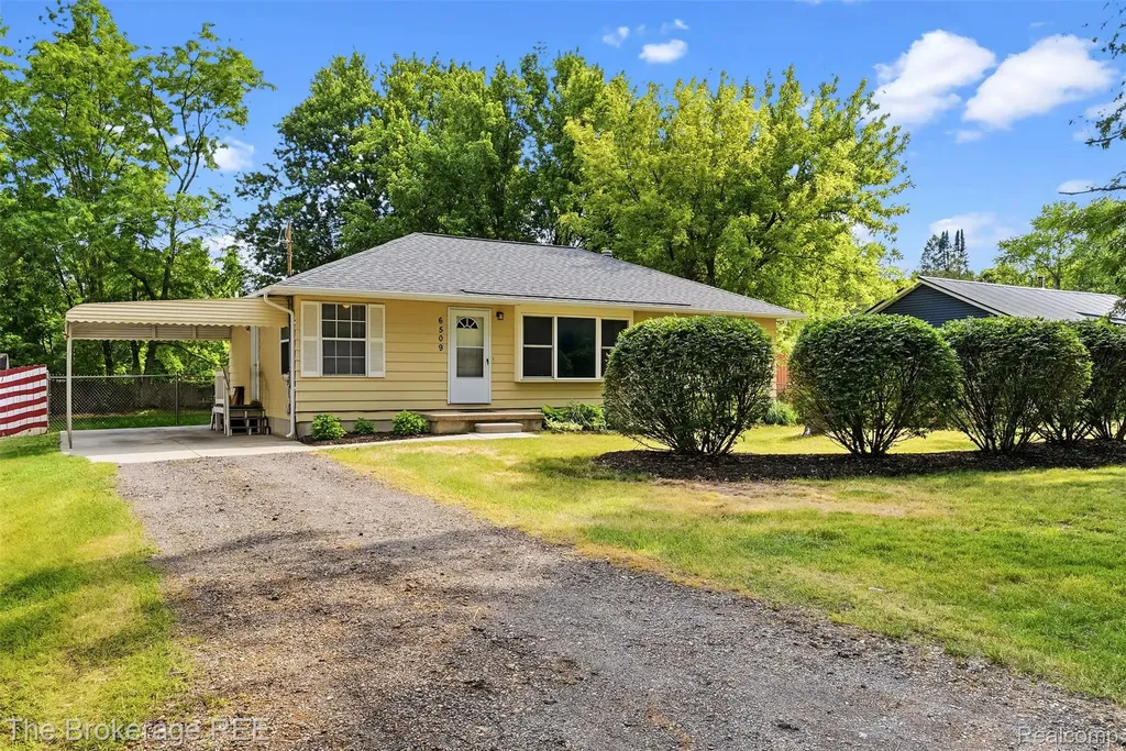 6509 Silver Lake Road Fenton Charter Township MI 48451