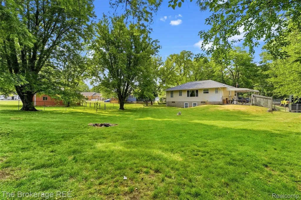 6509 Silver Lake Road Fenton Charter Township MI 48451