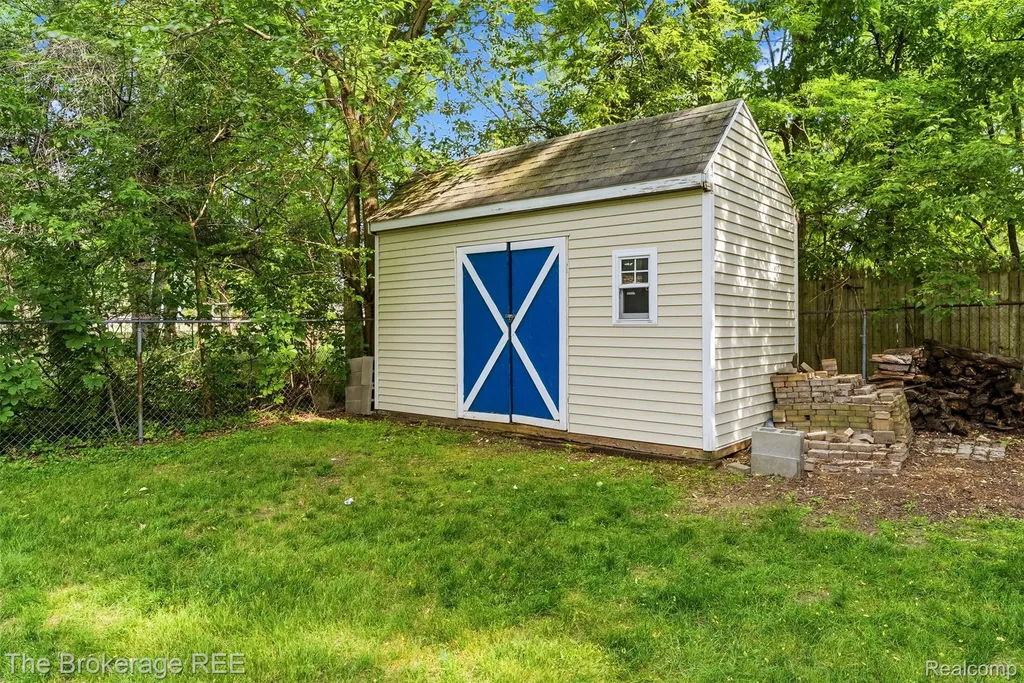 6509 Silver Lake Road Fenton Charter Township MI 48451