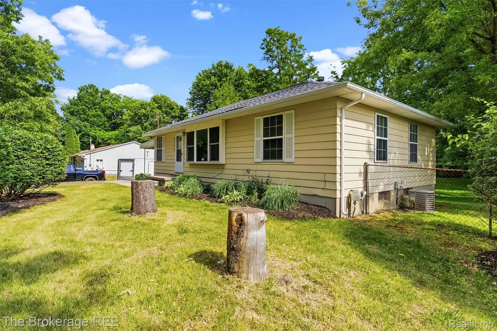 6509 Silver Lake Road Fenton Charter Township MI 48451