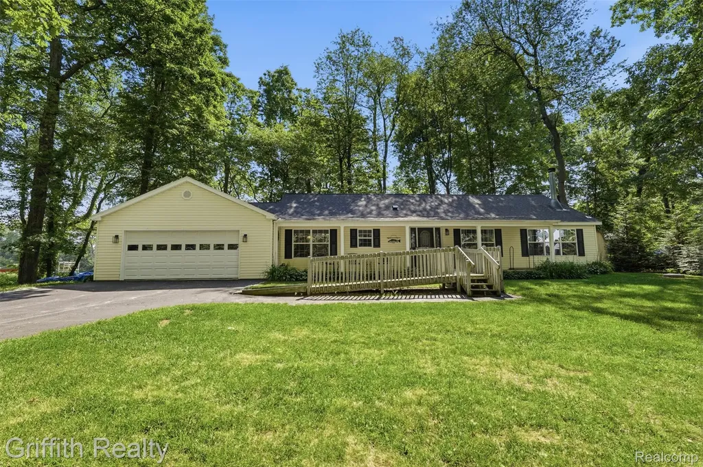 260 Ellsworth Lake Drive Lyndon Township MI 48137