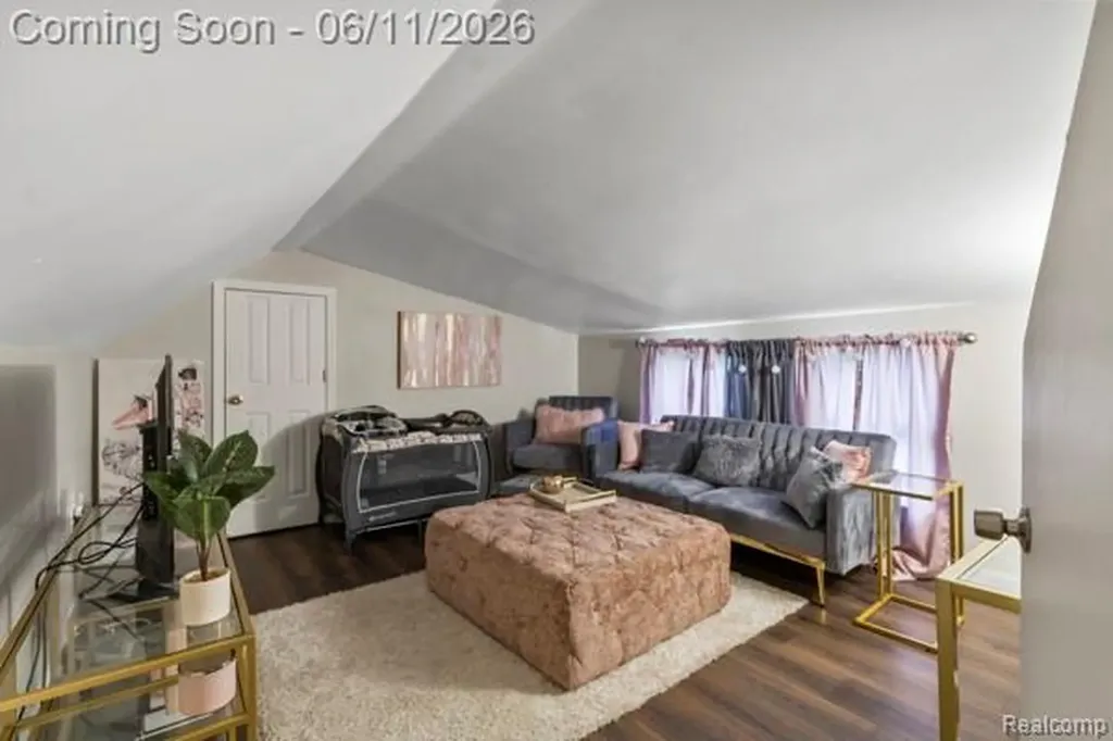 25884 Leach Street Roseville City MI 48066