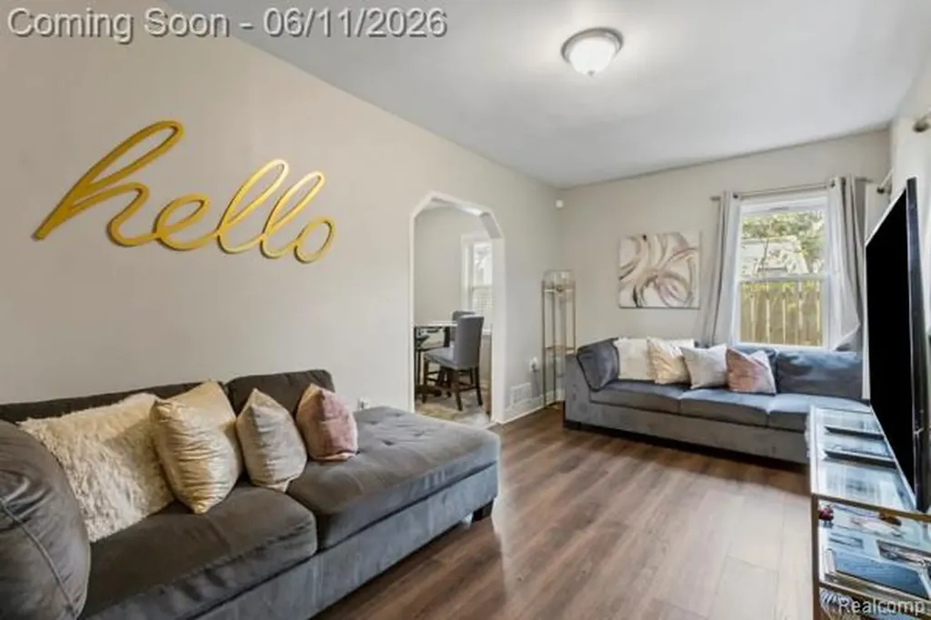25884 Leach Street Roseville City MI 48066