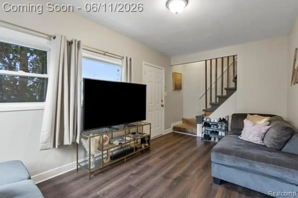 25884 Leach Street Roseville City MI 48066
