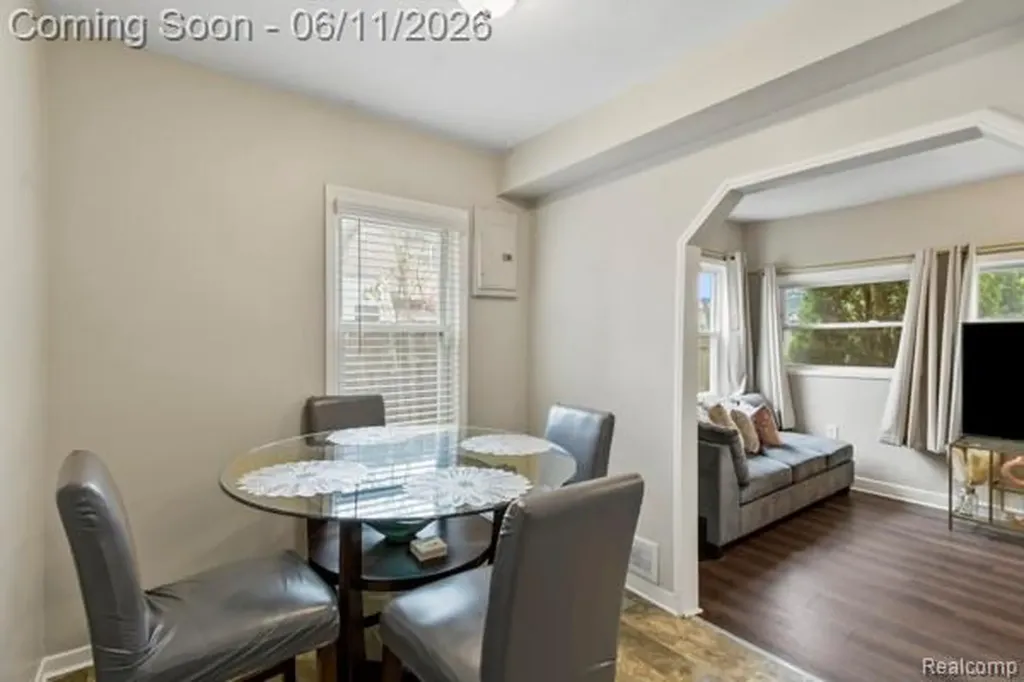 25884 Leach Street Roseville City MI 48066