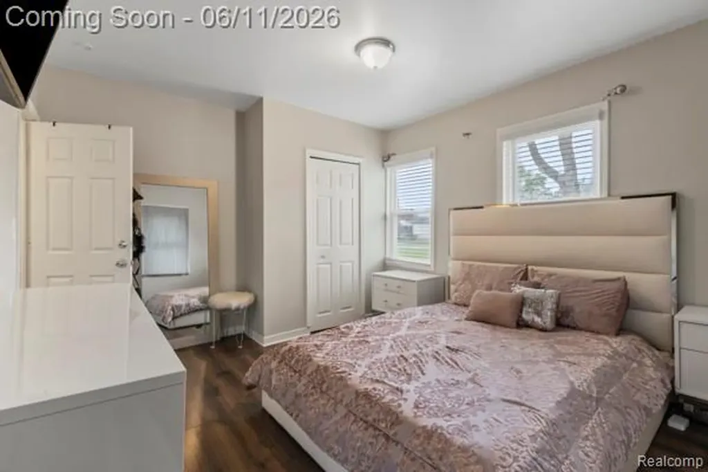 25884 Leach Street Roseville City MI 48066