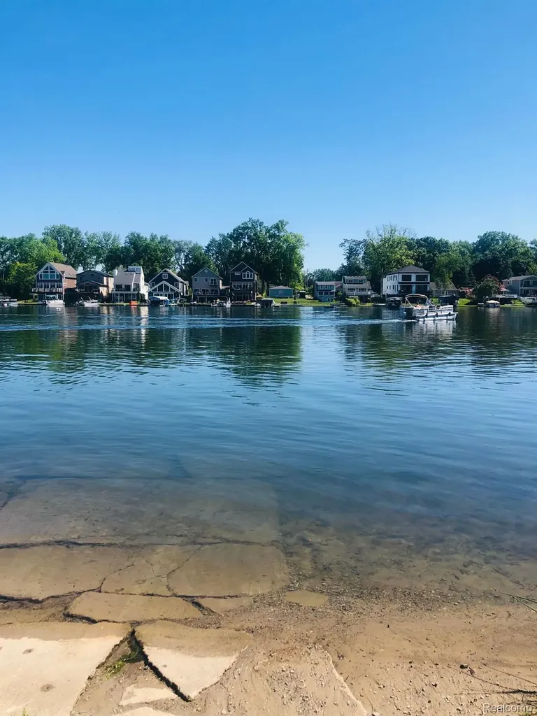 8396 Cooley Beach Drive White Lake Charter Township MI 48386