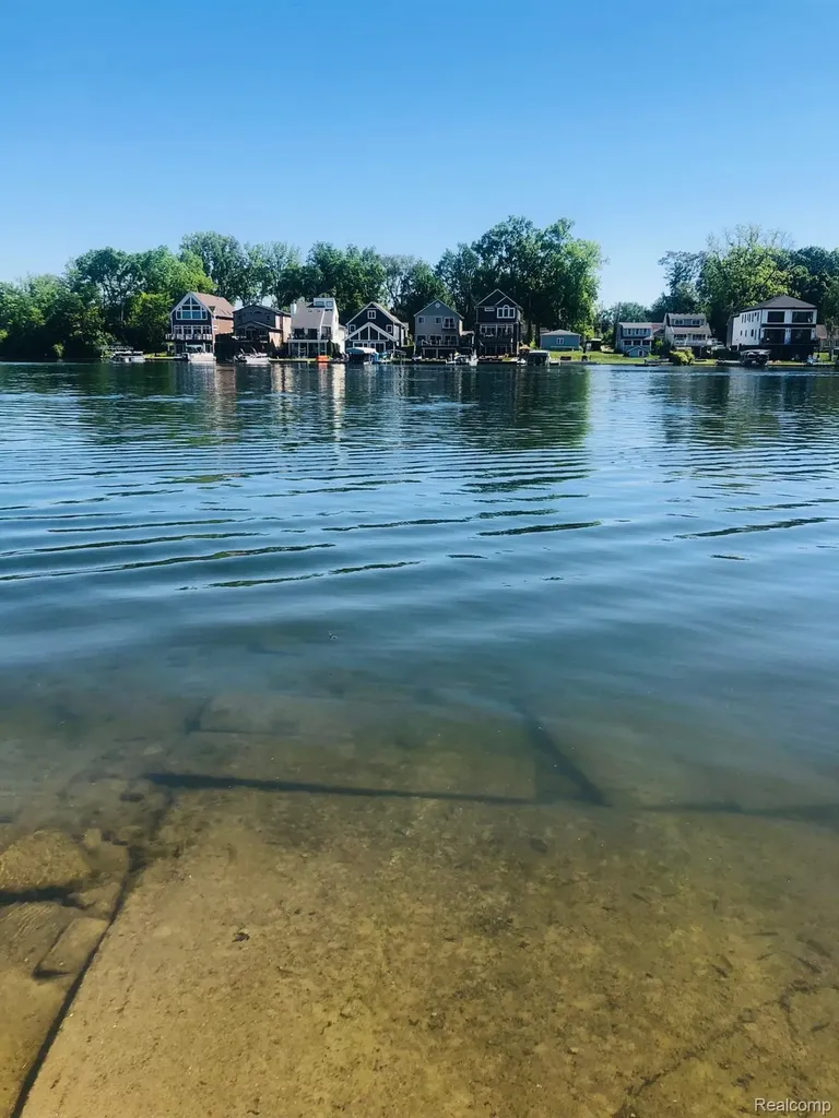 8396 Cooley Beach Drive White Lake Charter Township MI 48386