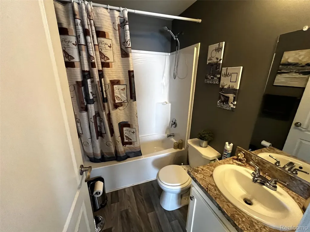 15376 Enchante Drive Clinton Charter Township MI 48038