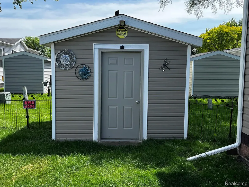 15376 Enchante Drive Clinton Charter Township MI 48038
