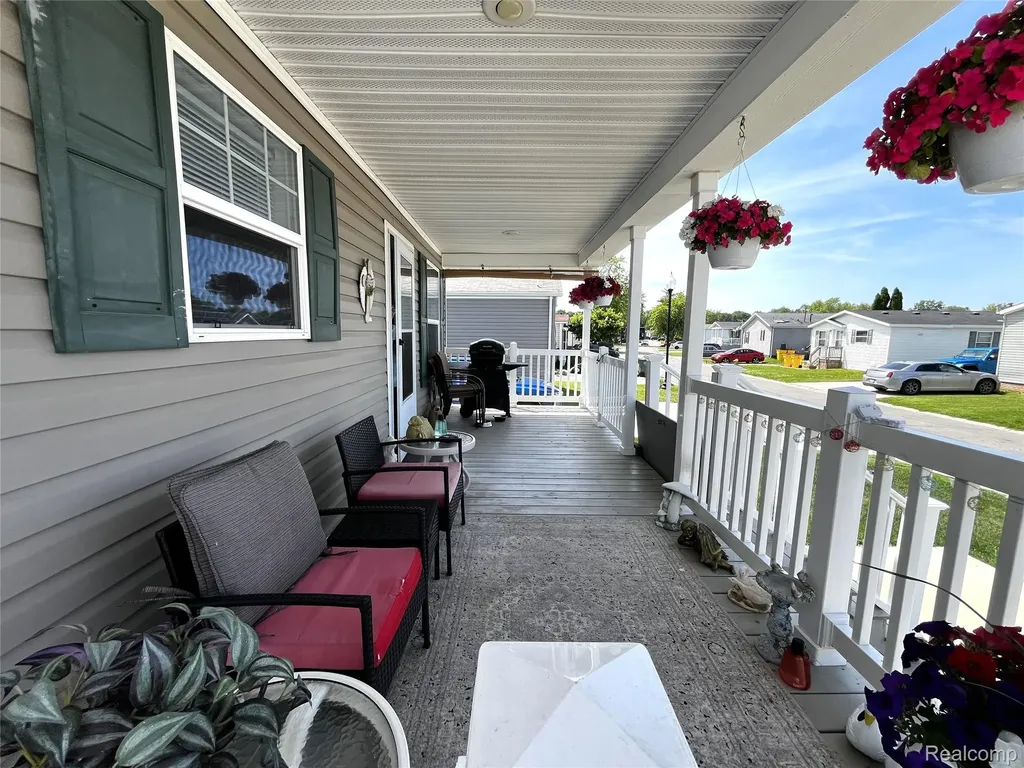 15376 Enchante Drive Clinton Charter Township MI 48038