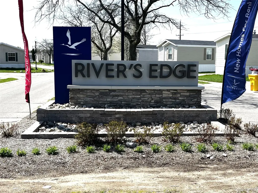 15376 Enchante Drive Clinton Charter Township MI 48038