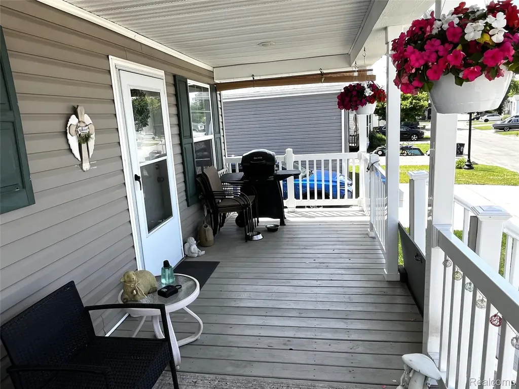 15376 Enchante Drive Clinton Charter Township MI 48038