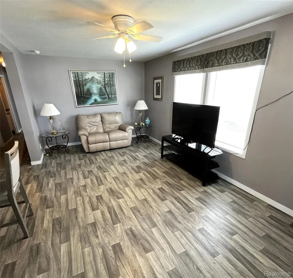 15376 Enchante Drive Clinton Charter Township MI 48038