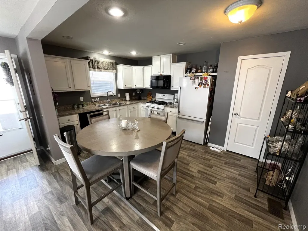 15376 Enchante Drive Clinton Charter Township MI 48038