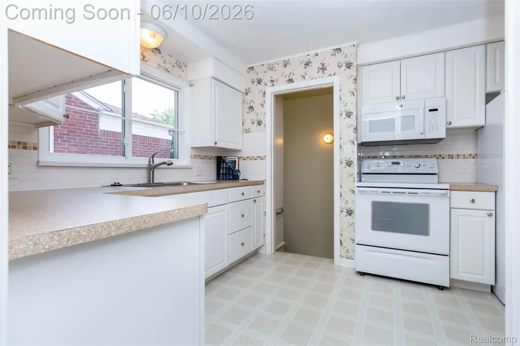14869 Champaign Road Allen Park City MI 48101