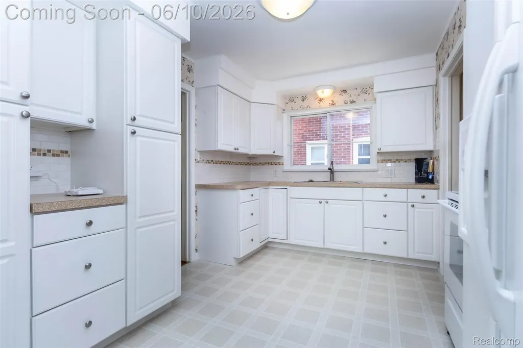 14869 Champaign Road Allen Park City MI 48101