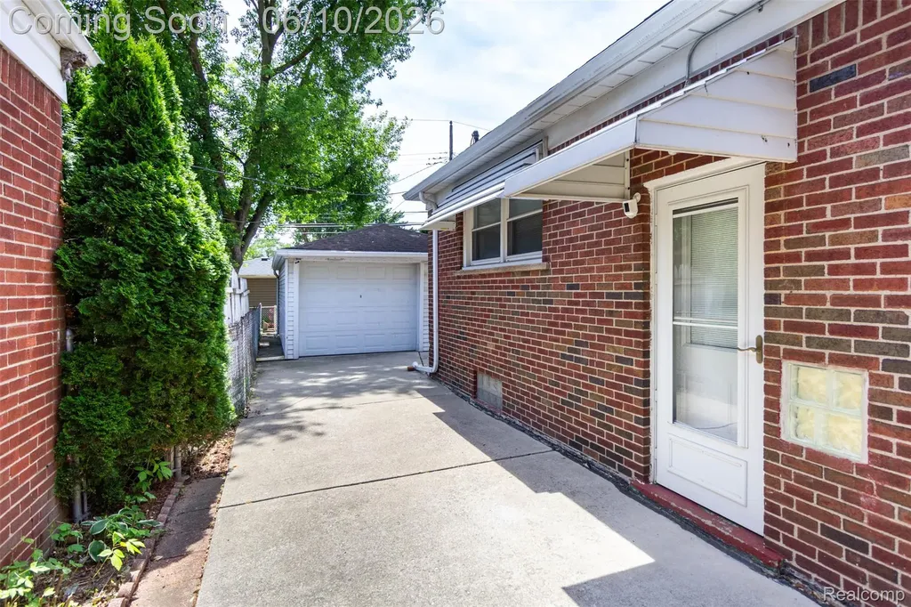 14869 Champaign Road Allen Park City MI 48101