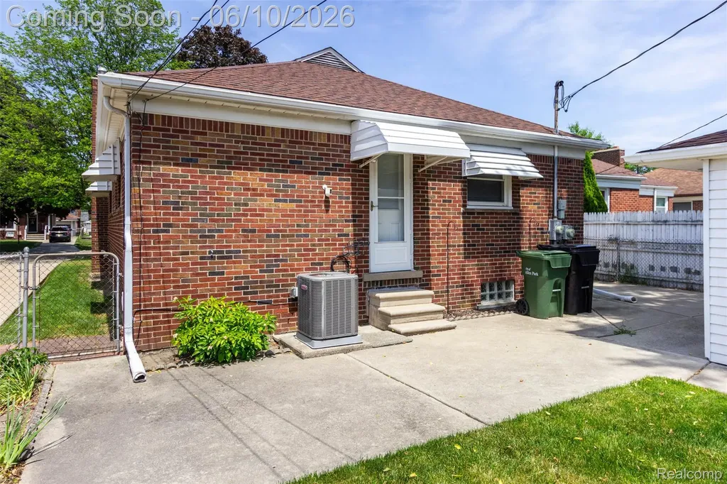 14869 Champaign Road Allen Park City MI 48101