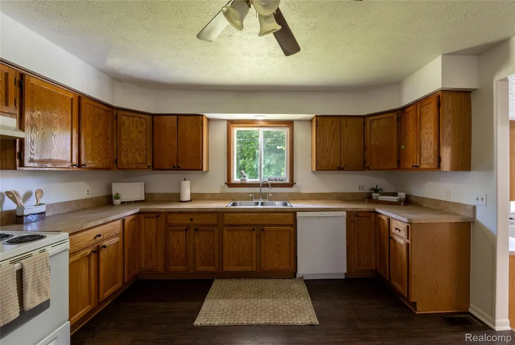 13390 Cogswell Street Romulus City MI 48174