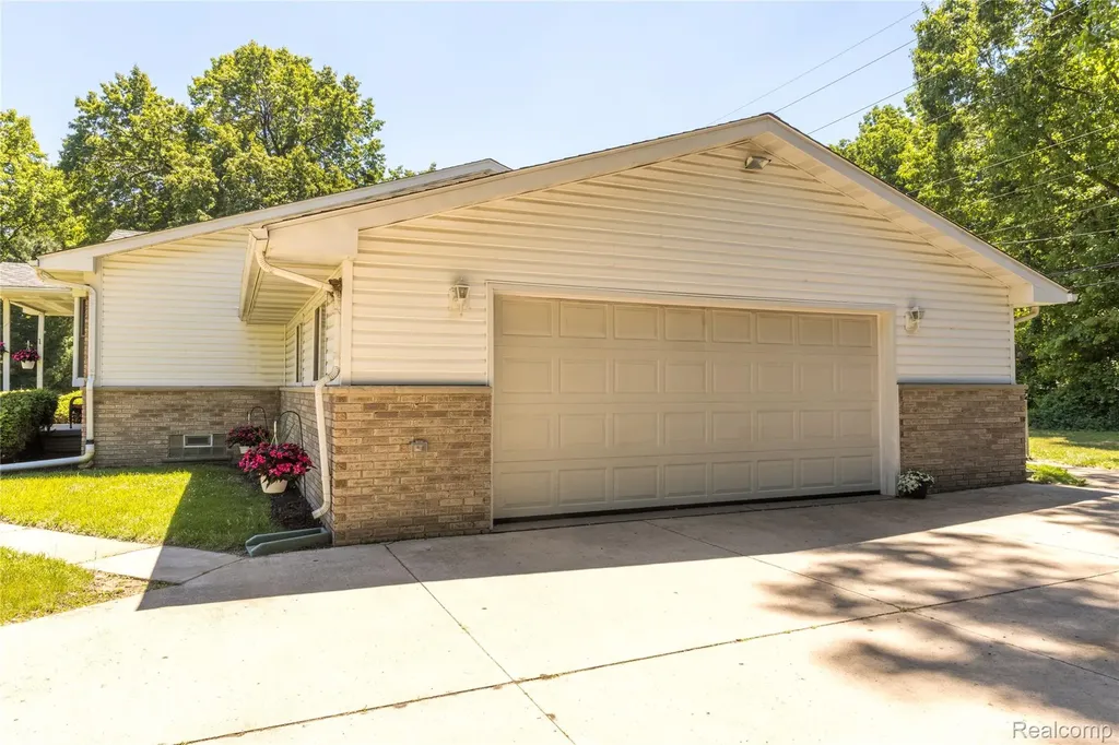 13390 Cogswell Street Romulus City MI 48174