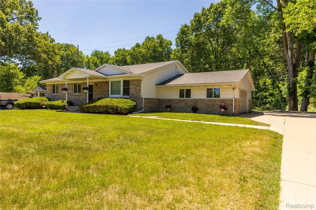 13390 Cogswell Street Romulus City MI 48174