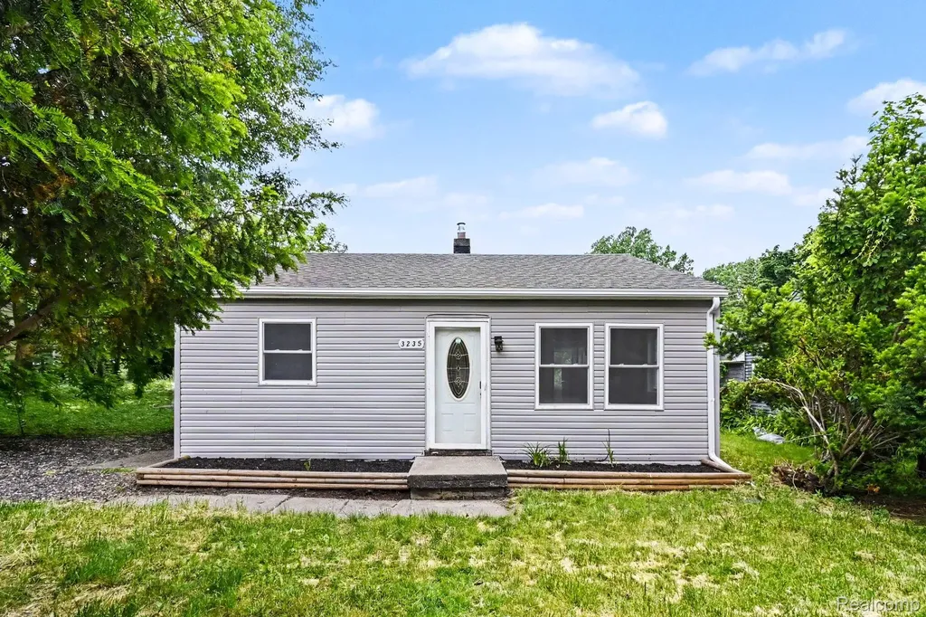 3235 Young Avenue Lansing City MI 48906