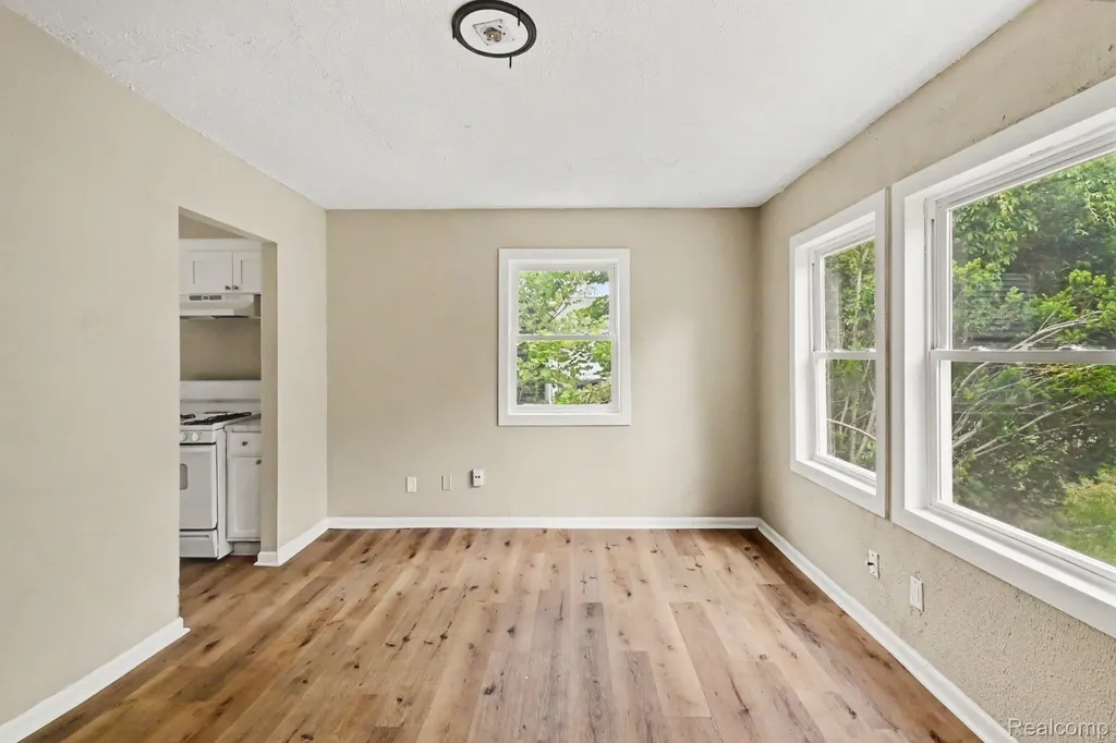 3235 Young Avenue Lansing City MI 48906