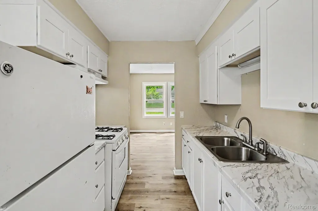 3235 Young Avenue Lansing City MI 48906
