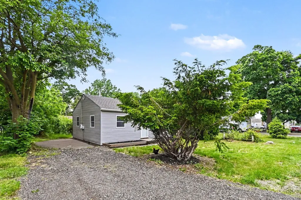 3235 Young Avenue Lansing City MI 48906