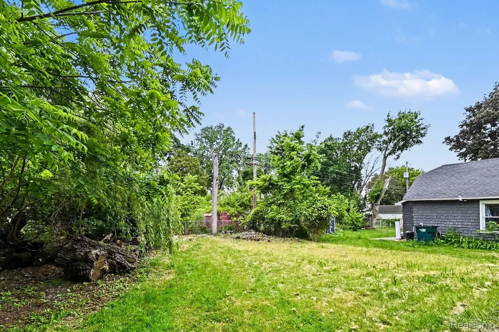 3235 Young Avenue Lansing City MI 48906