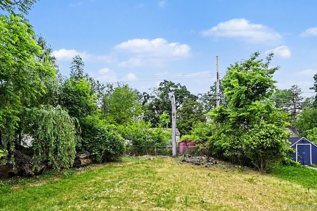 3235 Young Avenue Lansing City MI 48906