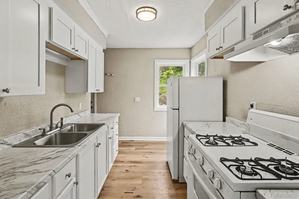 3235 Young Avenue Lansing City MI 48906