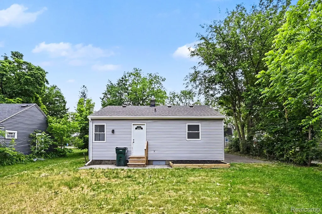 3235 Young Avenue Lansing City MI 48906