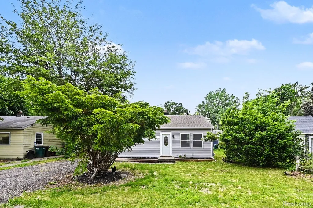 3235 Young Avenue Lansing City MI 48906