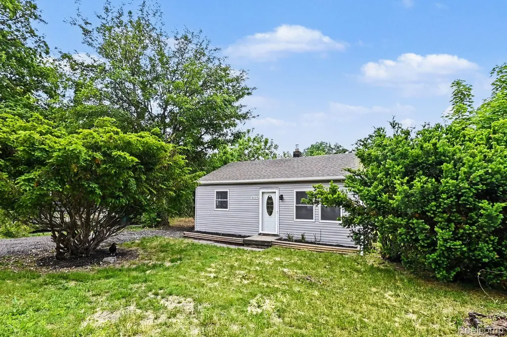 3235 Young Avenue Lansing City MI 48906