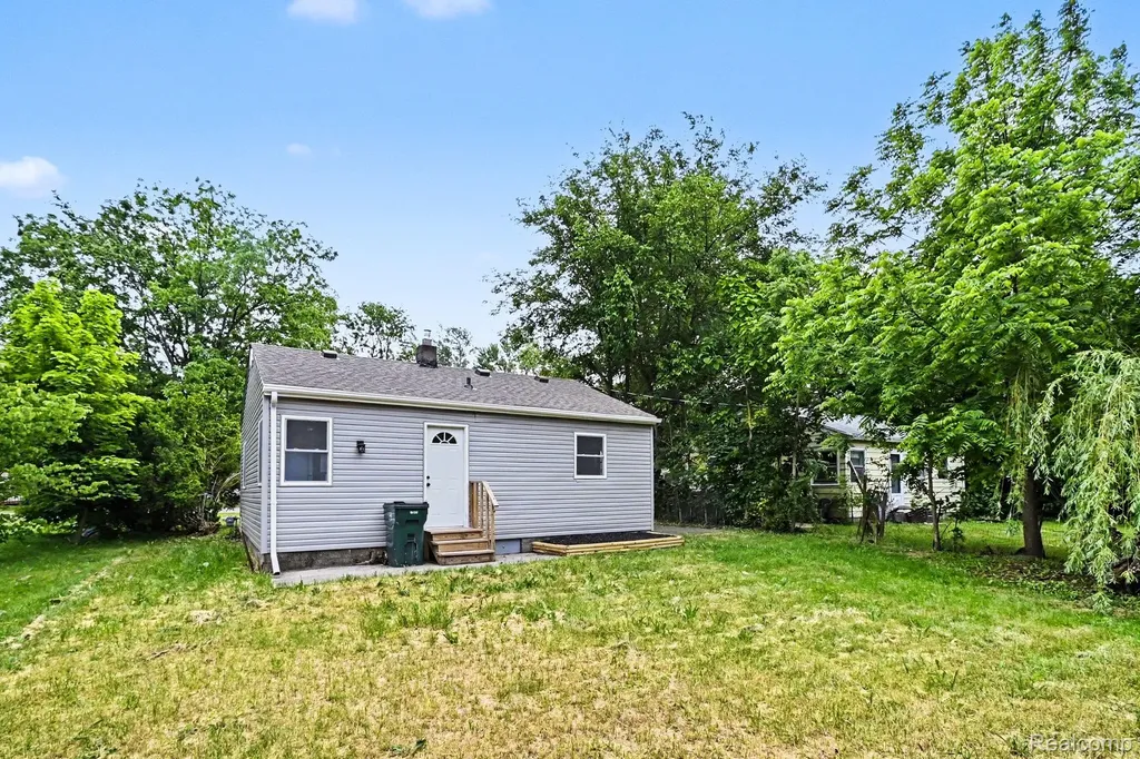 3235 Young Avenue Lansing City MI 48906