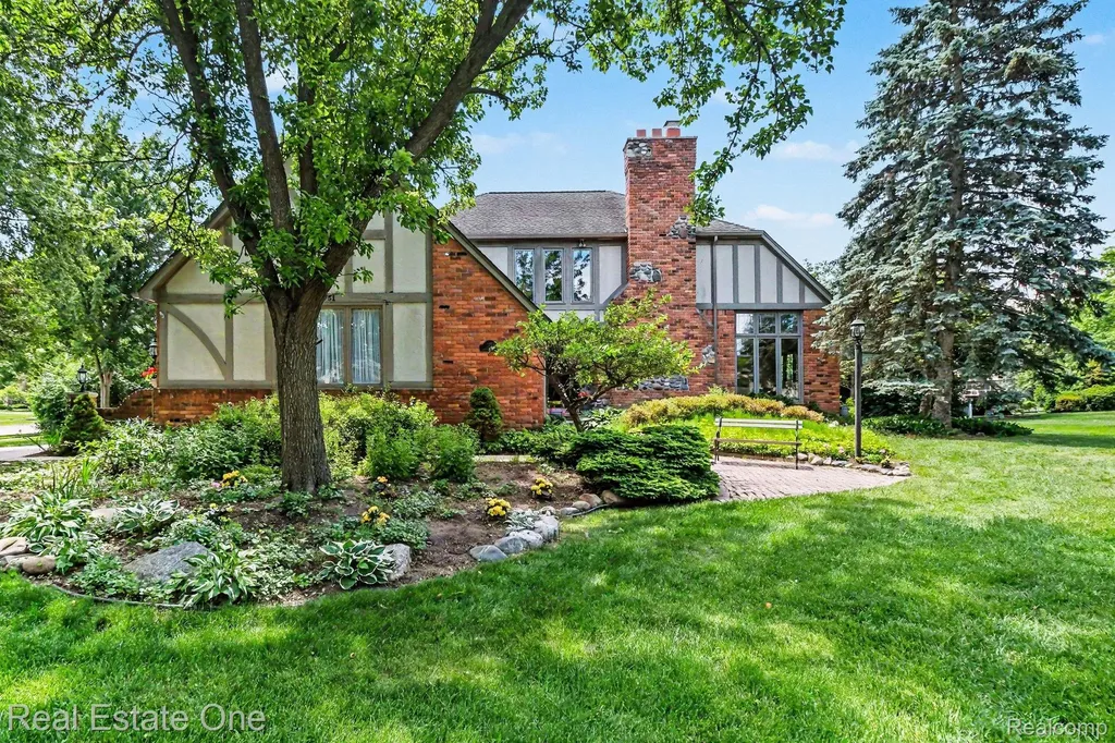 1751 Carpenter Drive Troy City MI 48098