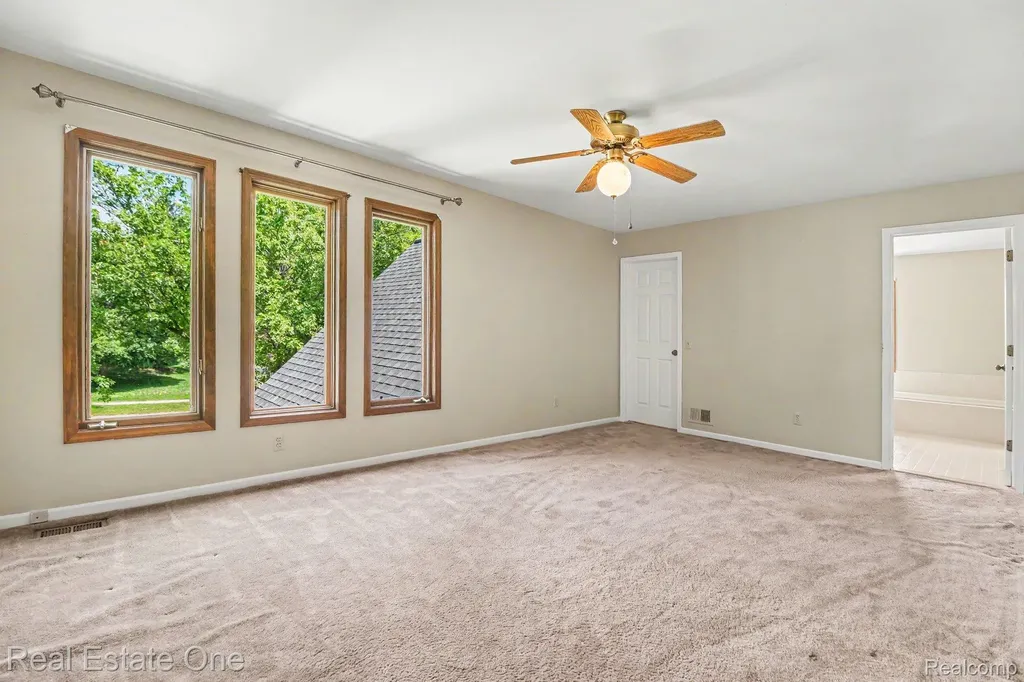 1751 Carpenter Drive Troy City MI 48098