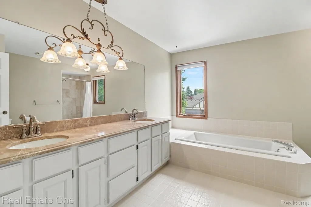 1751 Carpenter Drive Troy City MI 48098