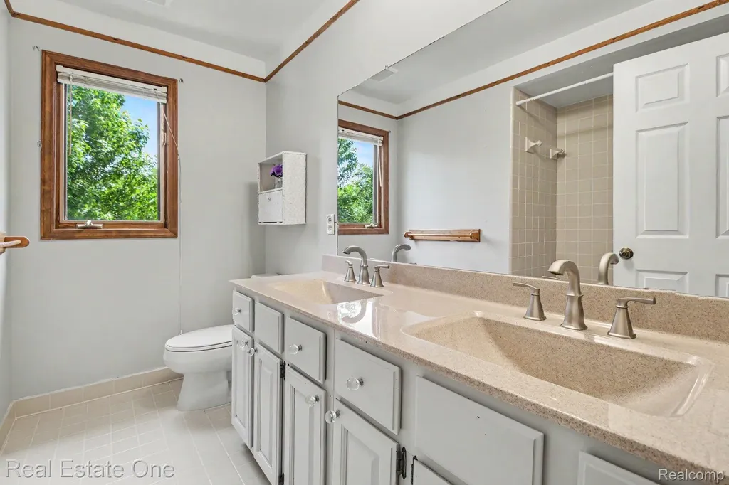 1751 Carpenter Drive Troy City MI 48098