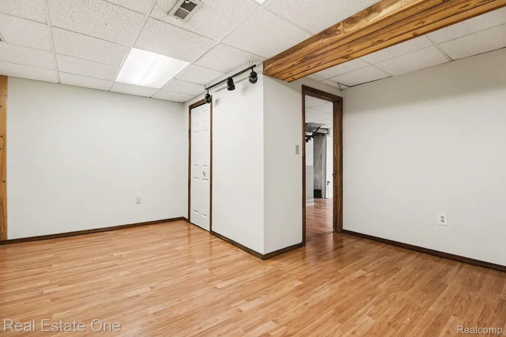 1751 Carpenter Drive Troy City MI 48098