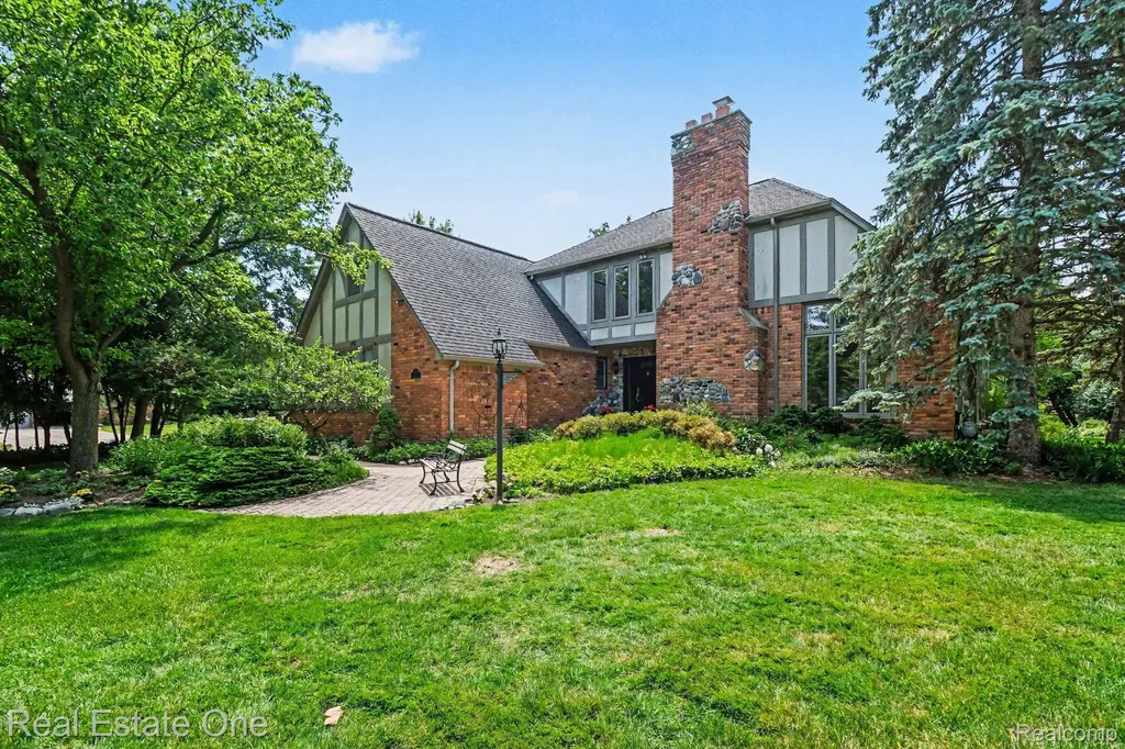 1751 Carpenter Drive Troy City MI 48098