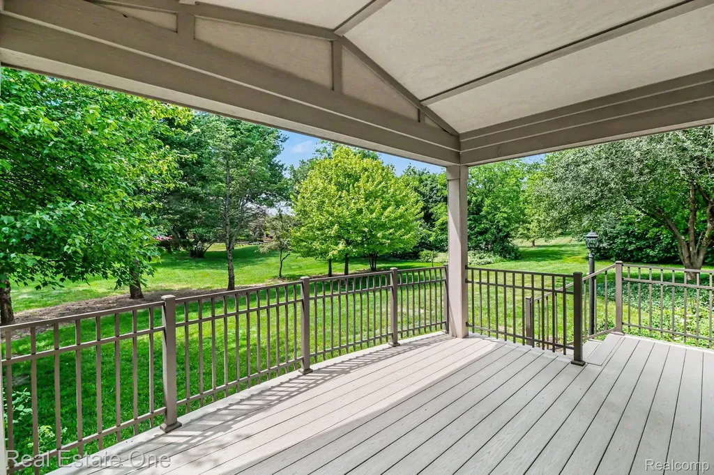 1751 Carpenter Drive Troy City MI 48098