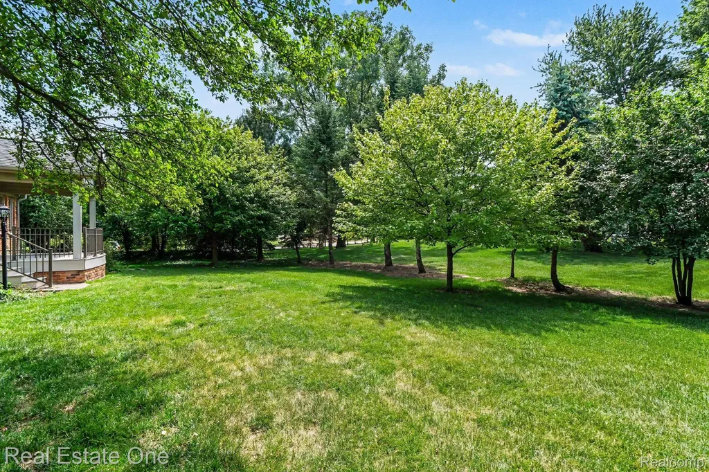 1751 Carpenter Drive Troy City MI 48098