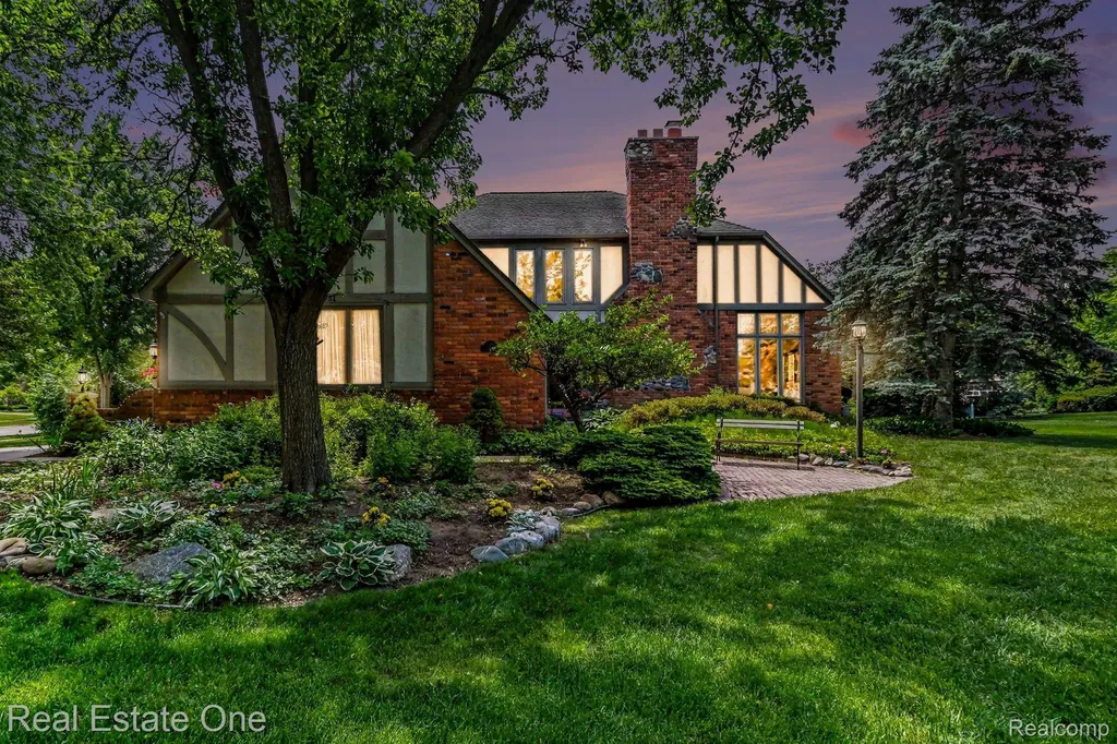 1751 Carpenter Drive Troy City MI 48098