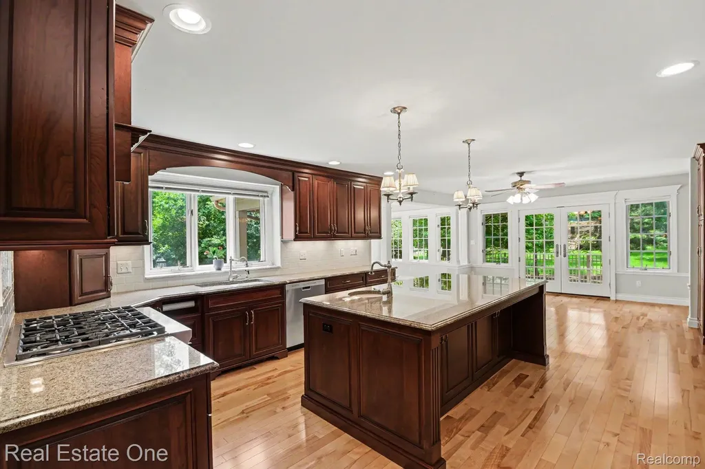 1751 Carpenter Drive Troy City MI 48098